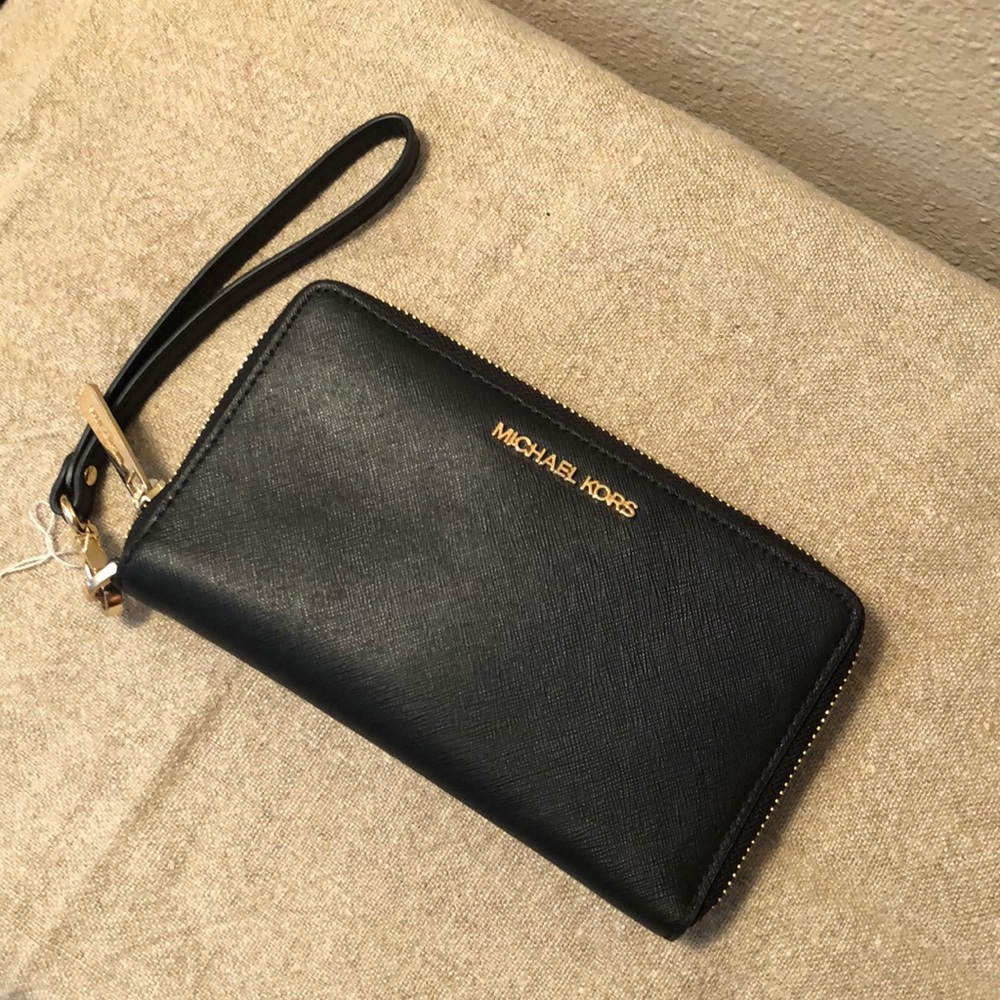Michael Kors Jet Set Travel wristlet wallet